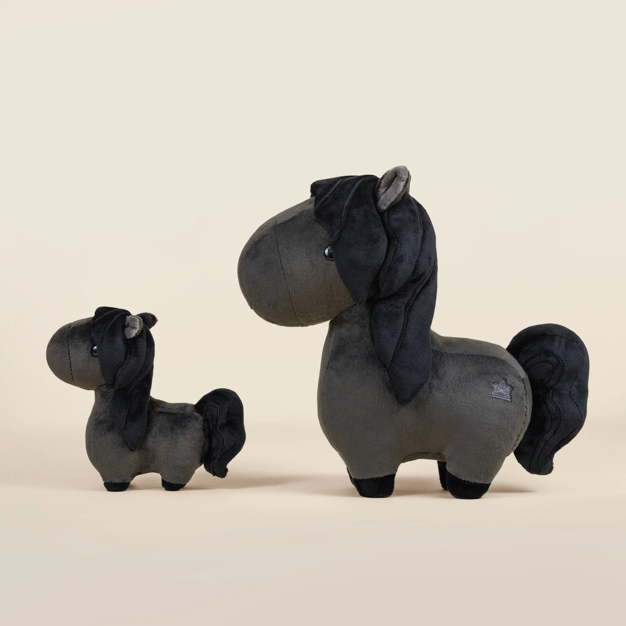 Mini Friesian the Horsi - Image 10