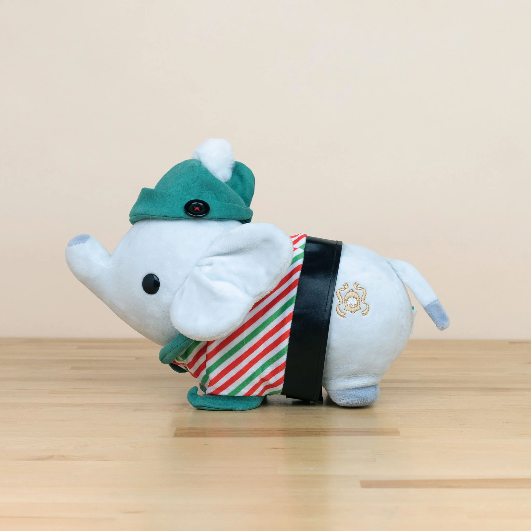 Phanti with Elf Outfit - Image 3